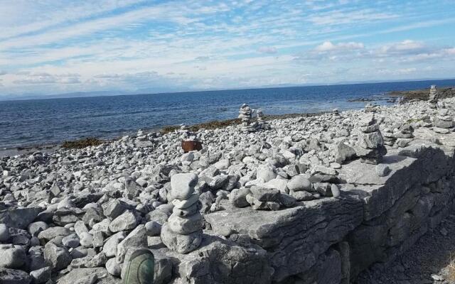 Aran Walkers Lodge