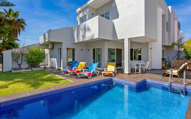 Casa Del Mar Vilamoura - Newly Renovated 3 Bedroom Villa With Pool, A/c and Wifi