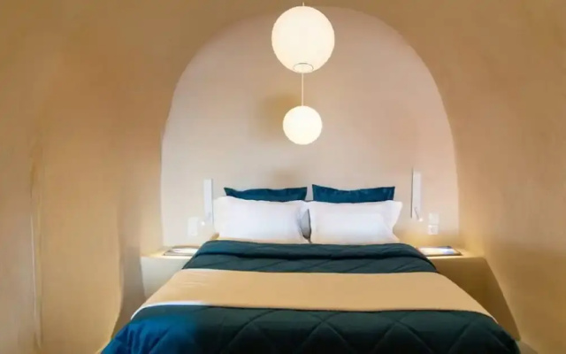 Amphora Aelia Gem - Akrotiri Seaview Getaway