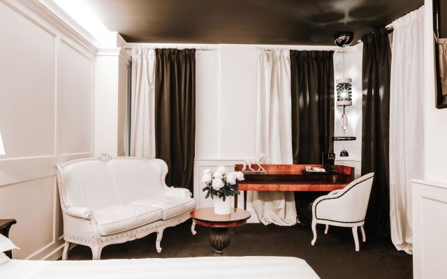 The Glam Boutique Hotel & Apt