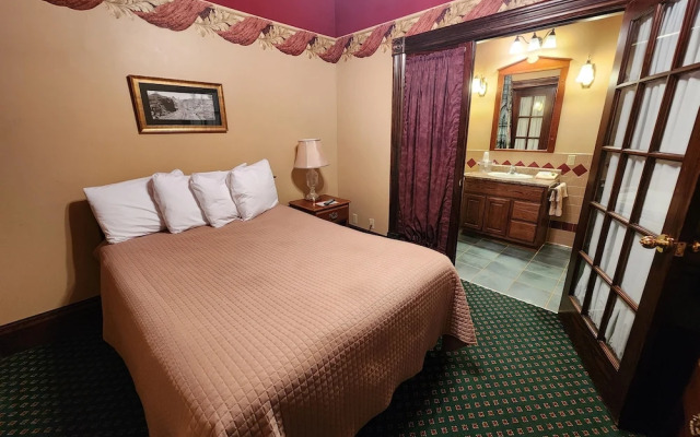 Historic Iron Horse Inn