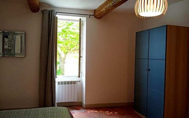 Le Mas Des Flaneraies