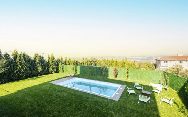 Villa With Private Pool and Garden in Kartepe