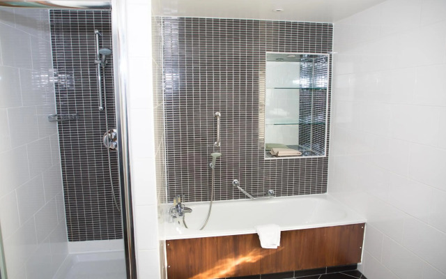 Best Western Plus Moat House Reading