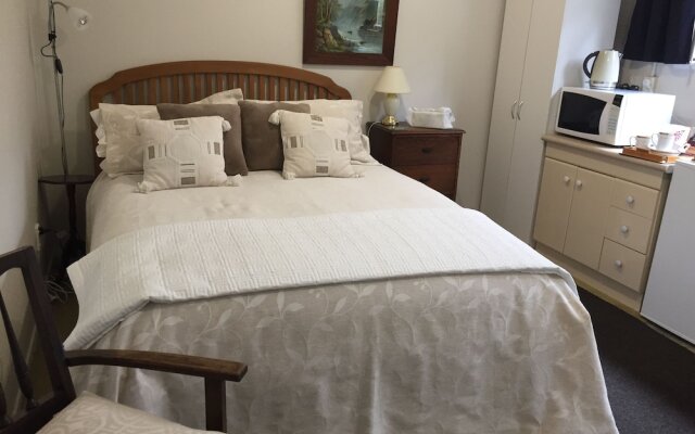 99 Tihi Rd Bed & Breakfast