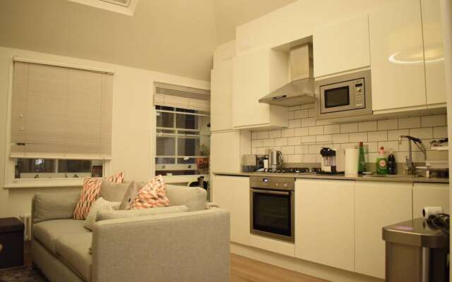 1 Bedroom Covent Garden Flat Sleeps 4