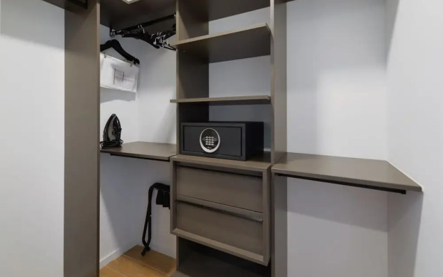 Elegance and Charm Studio at Bayside MIA