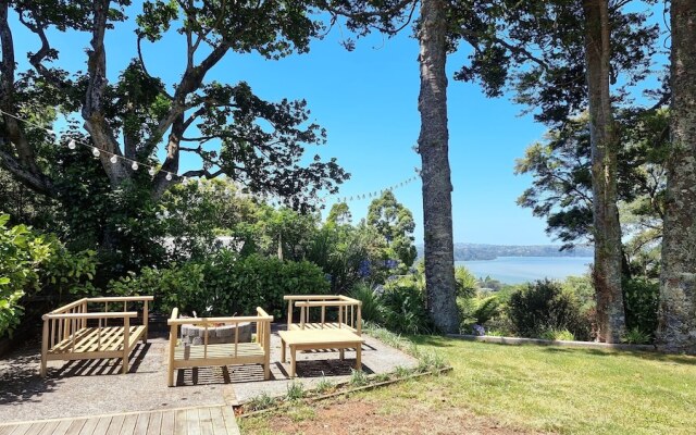 The Kauri Retreat - Sea Views & Spa Pool