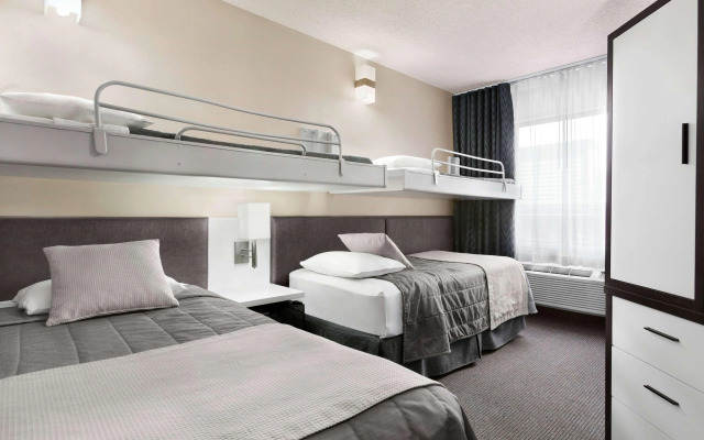Travelodge Hotel by Wyndham Montreal Centre