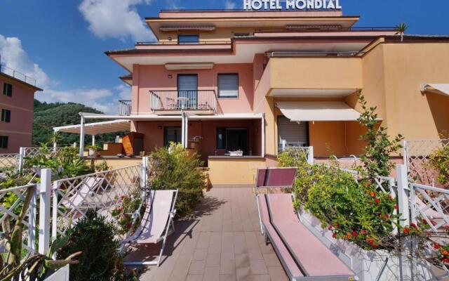 Отель Mondial