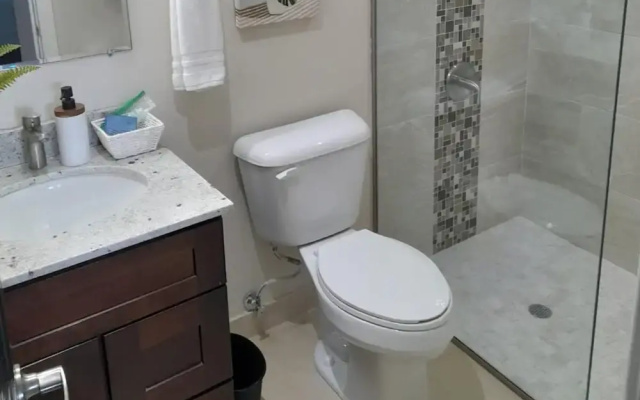 Seaview Paradise - Sleeps 3 - Pool - Parking