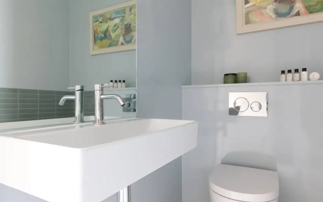 Southwell Gardens II by Onefinestay
