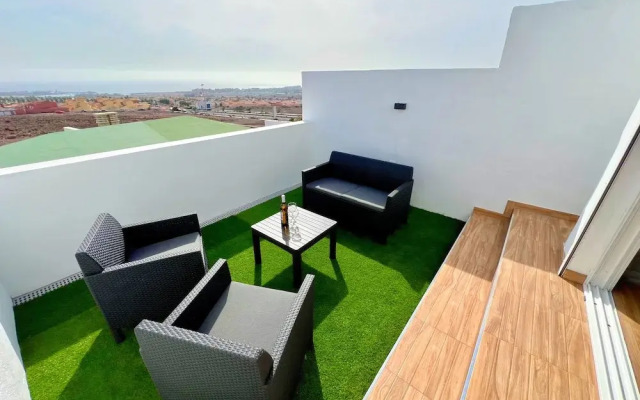 Sea View Bungalow with Communal Pool