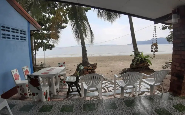 Sky Beach Travel & Hostel