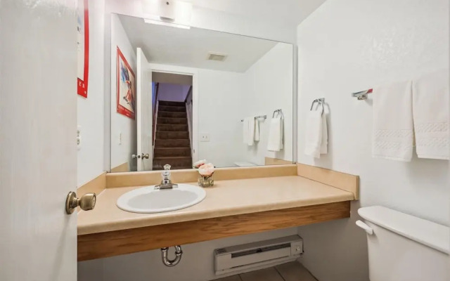 Winterpoint 20 2 Bedroom Townhouse by RedAwning