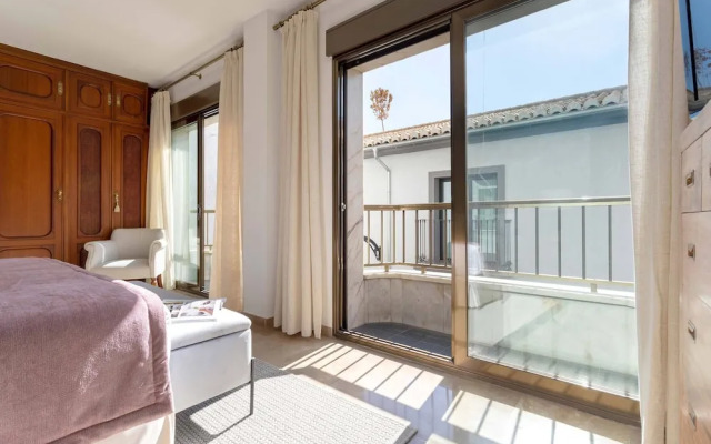 Luxury Apartment in City Center. Puerta Real II