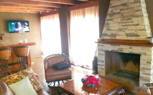 Beautiful Cabin Downtown Tapalpa Oven Mud Barbecue Grill 4 Room 12 ppl TV Wifi