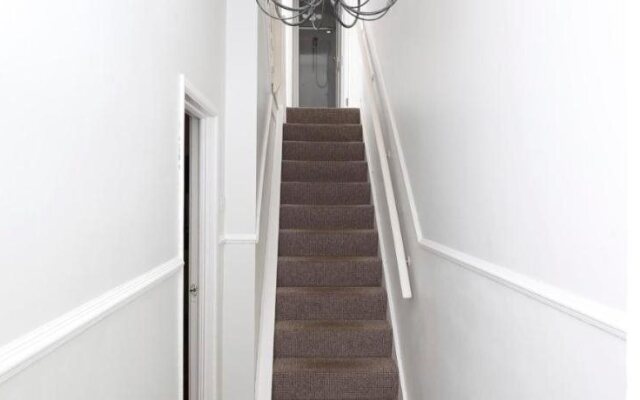 Shaftesbury Avenue Townhouse