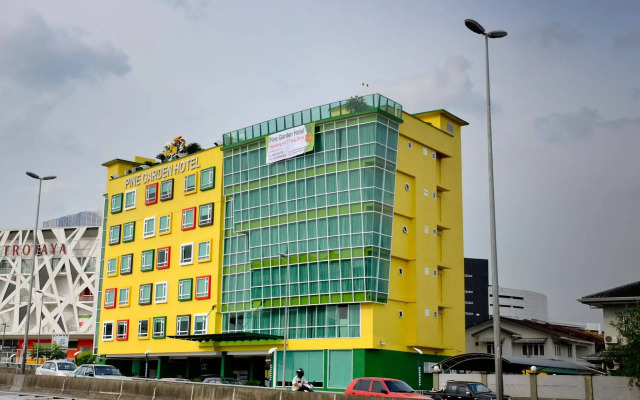 Pine Garden Hotel