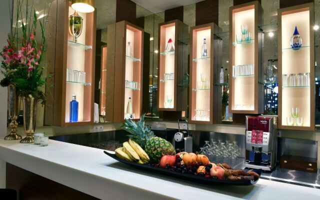 Naya Hotel