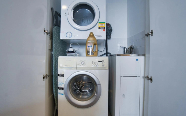 Luxury 2 Bedroom Apartment - Adelaide CBD