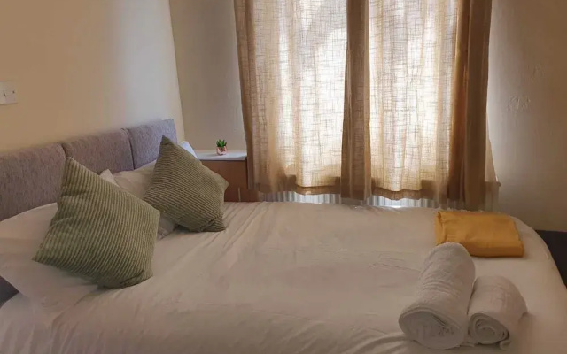 Comfortable Homestay in Stoke