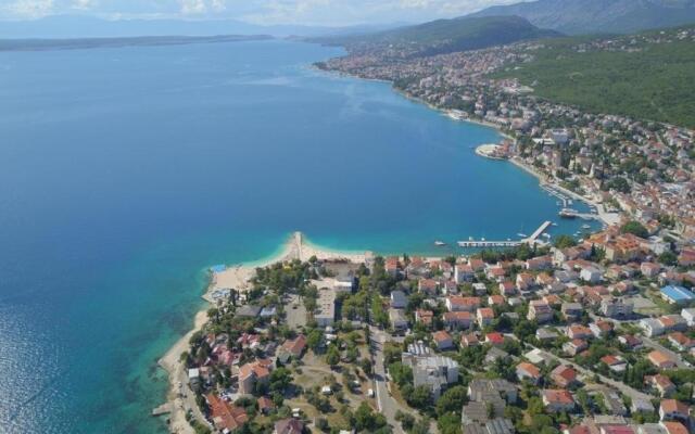 Apartments Ivy - 300 m from beach