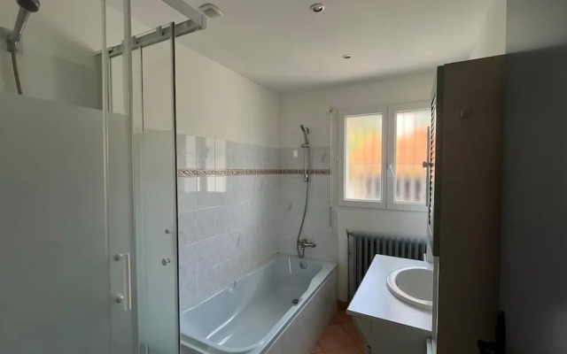 Villa in St Denis With Private Pool & Pyrenees View