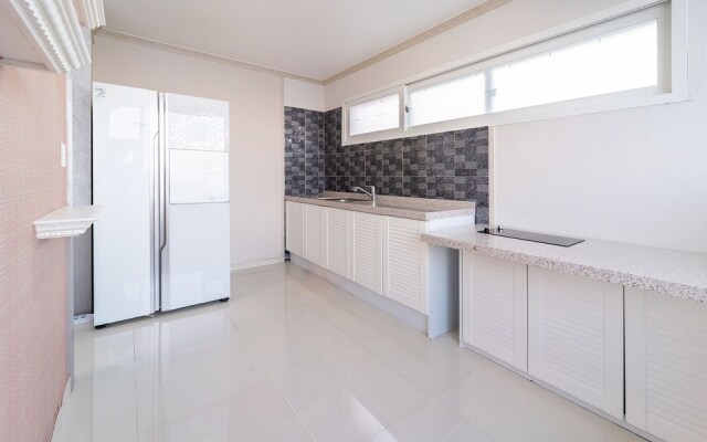 Pohang Pinewave Sea & Spa Pension