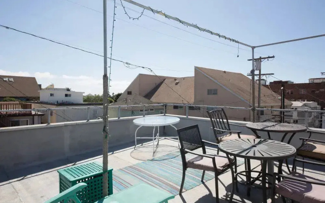 Venice Beach Vacation- VEN Studio B - RUD 82209
