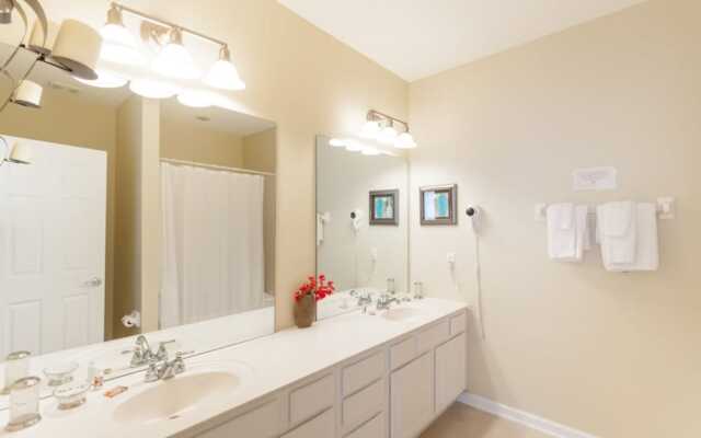 Vista Cay - 8001 Coolbreeze Dr #118