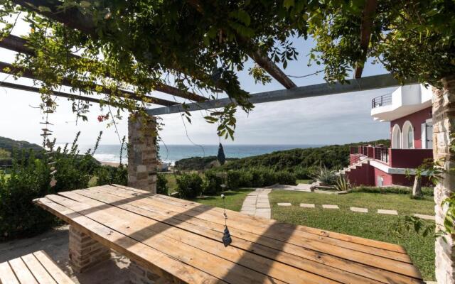 Villa Botzi-The house on the hill