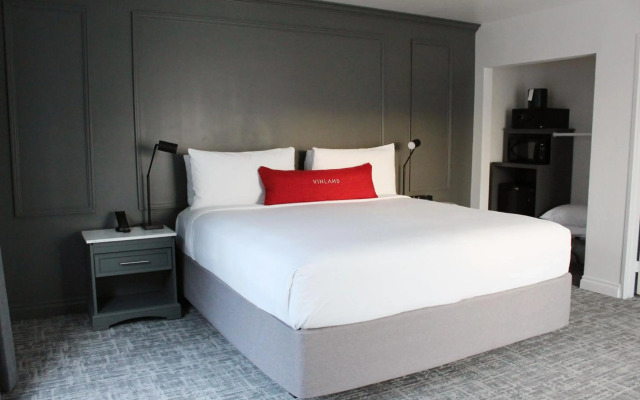Vinland Hotel and Lounge