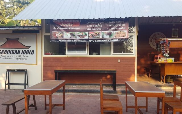 Collection O 93028 Homestay Joglo Ibu