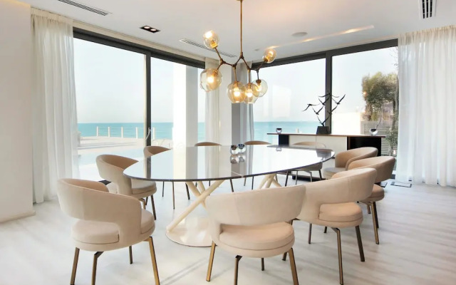 Overwater Luxury Retreat - Nurai Island