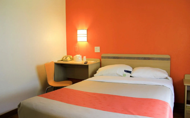 Motel 6 Enfield, CT - Hartford