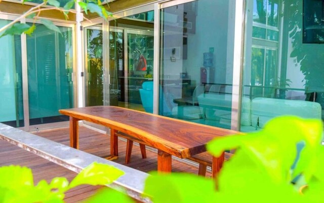 LUXURY CONDO STEPS FROM 5th AV & BEACH