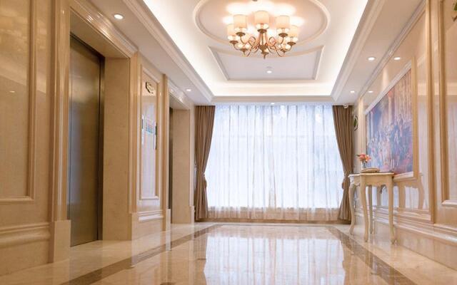Vienna Hotel Shenzhen Qinghu Metro Station