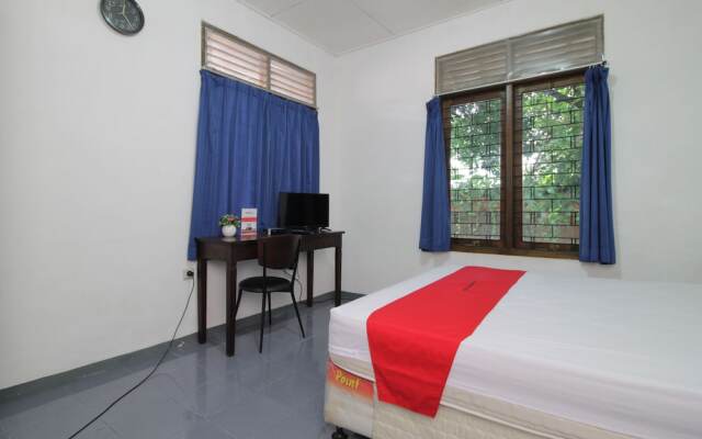 RedDoorz @ Jalan Bangka 2