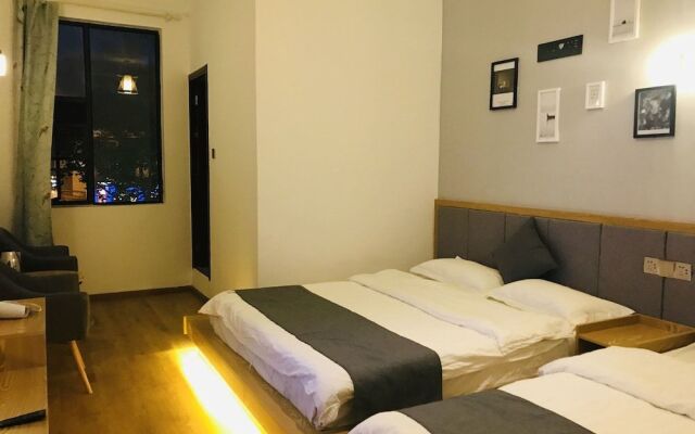 Dali Spring Field Hostel