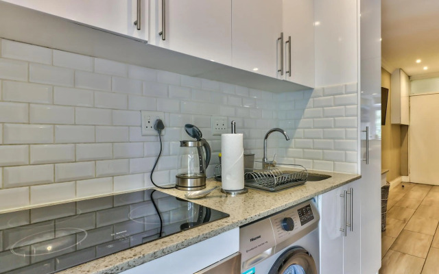 Hyde Park on the Square III