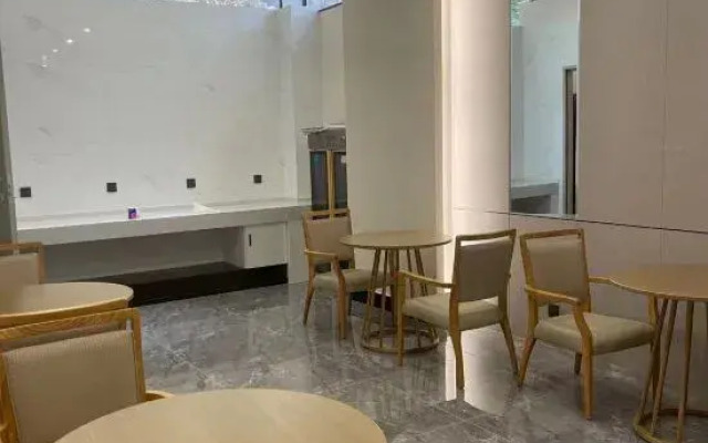 Enjoy Inn Hotel（Changjiang Store)