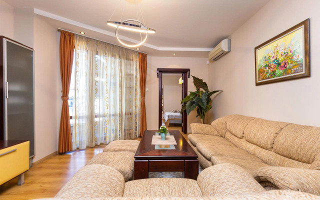 Centrally-located 1BD Apartment near Kapana