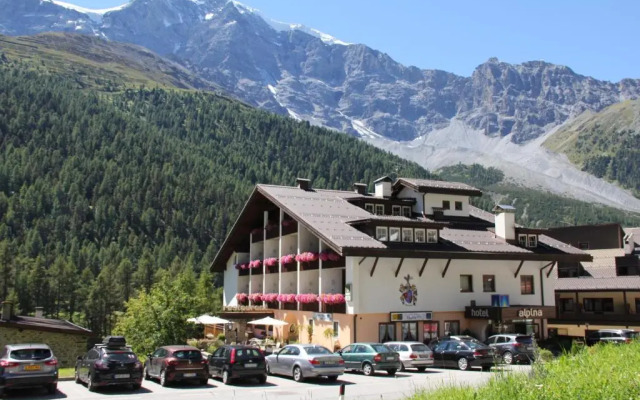 Hotel Alpina
