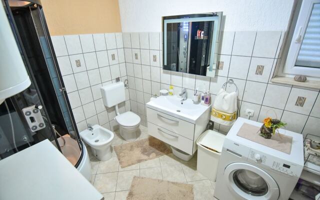 Quaint Holiday Home in Sinj With Private Pool