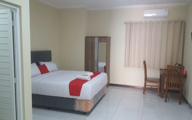 OYO 1835 Kostel Wood