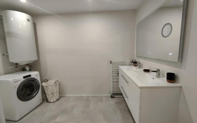 Bon encontre, Allée de la vierge