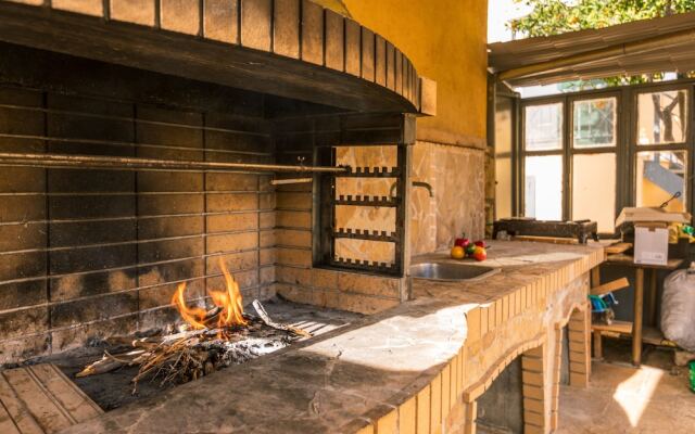 Traditional Rustic Apartment