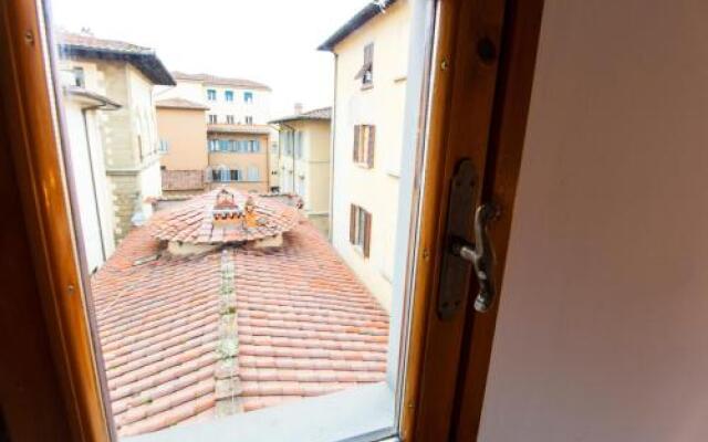 Riverside Apartment in Florence