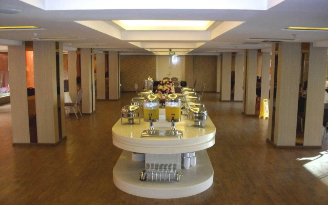 Red River Hotel